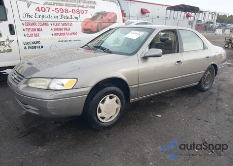 1998 Toyota Camry Ce z USA, uszkodzony, nr VIN 4T1BG22K7WU255823
